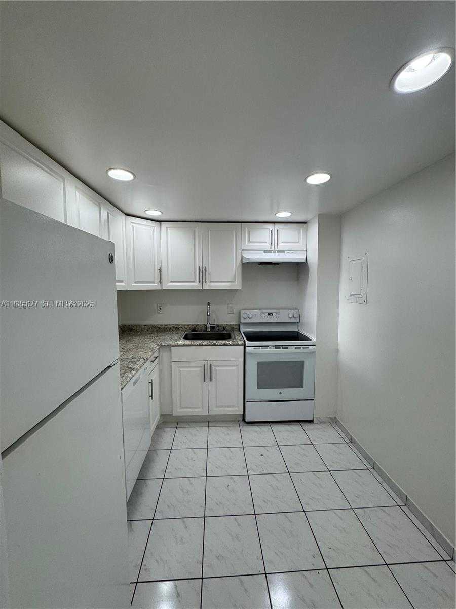 Small Image of 16710 NORTH EAST 9TH AVE #305, North Miami Beach Number 4