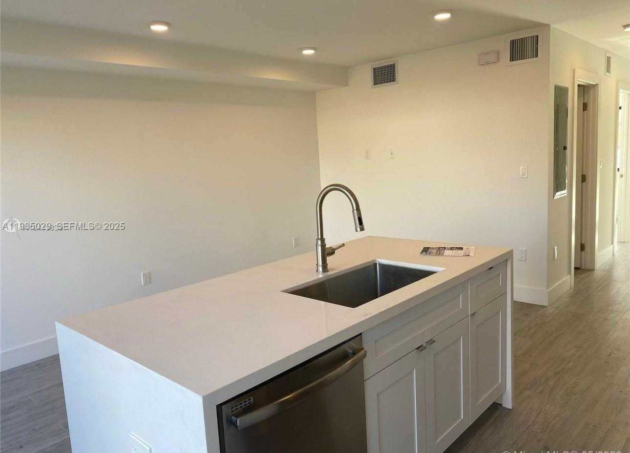 Small Image of 3721 SOUTH WEST 88TH PL #B, Miami Number 10