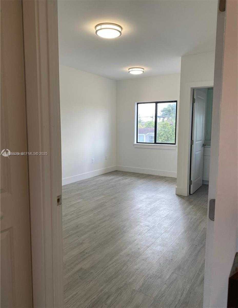 Small Image of 3721 SOUTH WEST 88TH PL #B, Miami Number 2