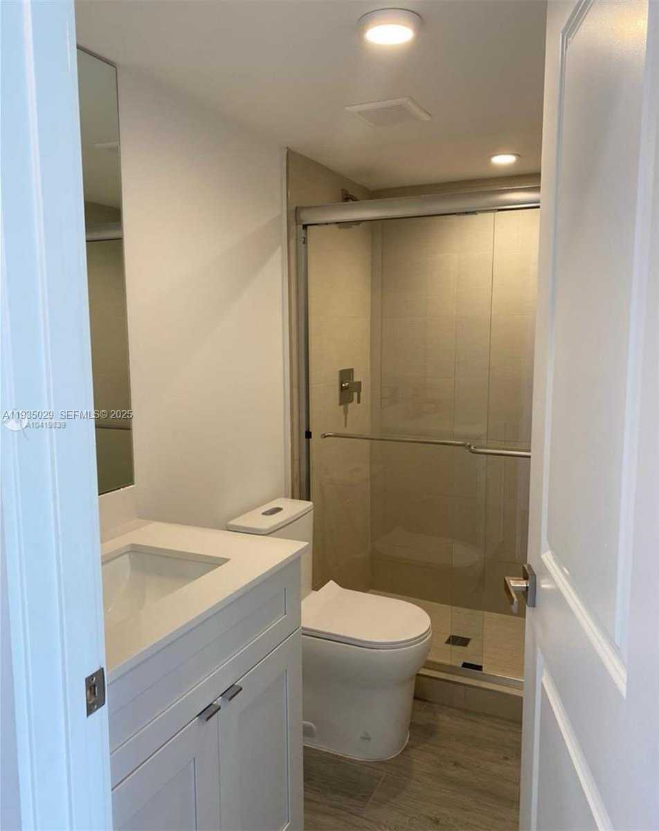 Small Image of 3721 SOUTH WEST 88TH PL #B, Miami Number 4