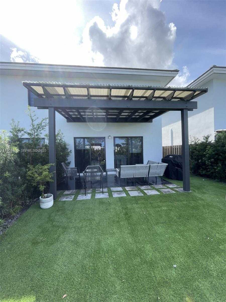 Small Image of 3721 SOUTH WEST 88TH PL #B, Miami Number 6
