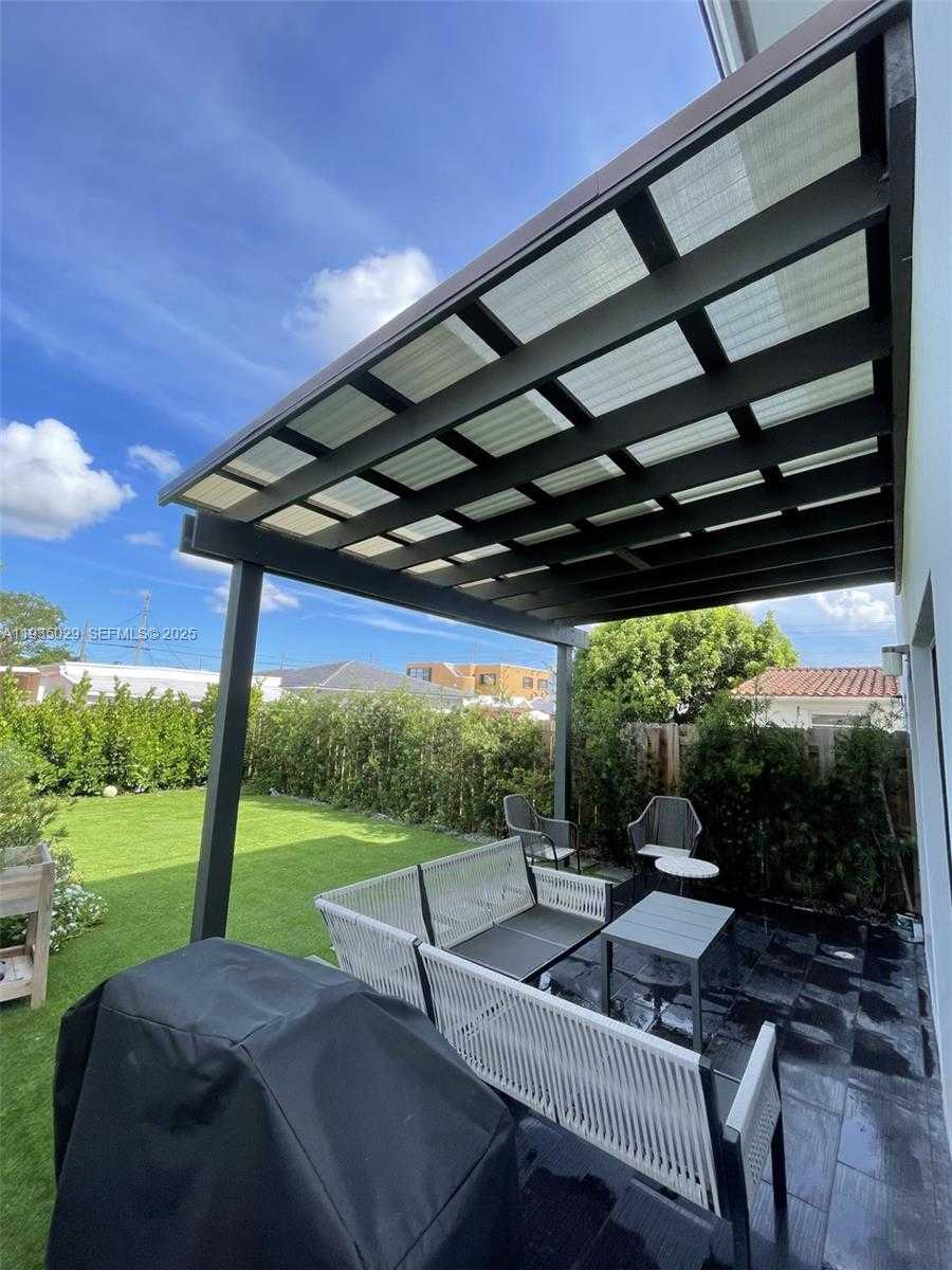 Small Image of 3721 SOUTH WEST 88TH PL #B, Miami Number 7