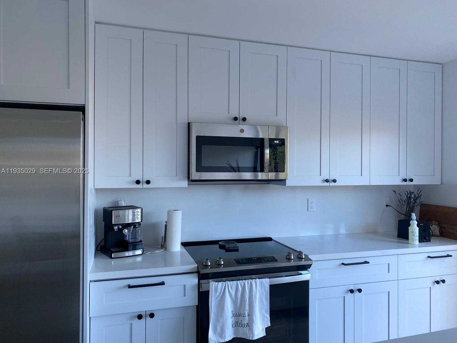 Small Image of 3721 SOUTH WEST 88TH PL #B, Miami Number 8