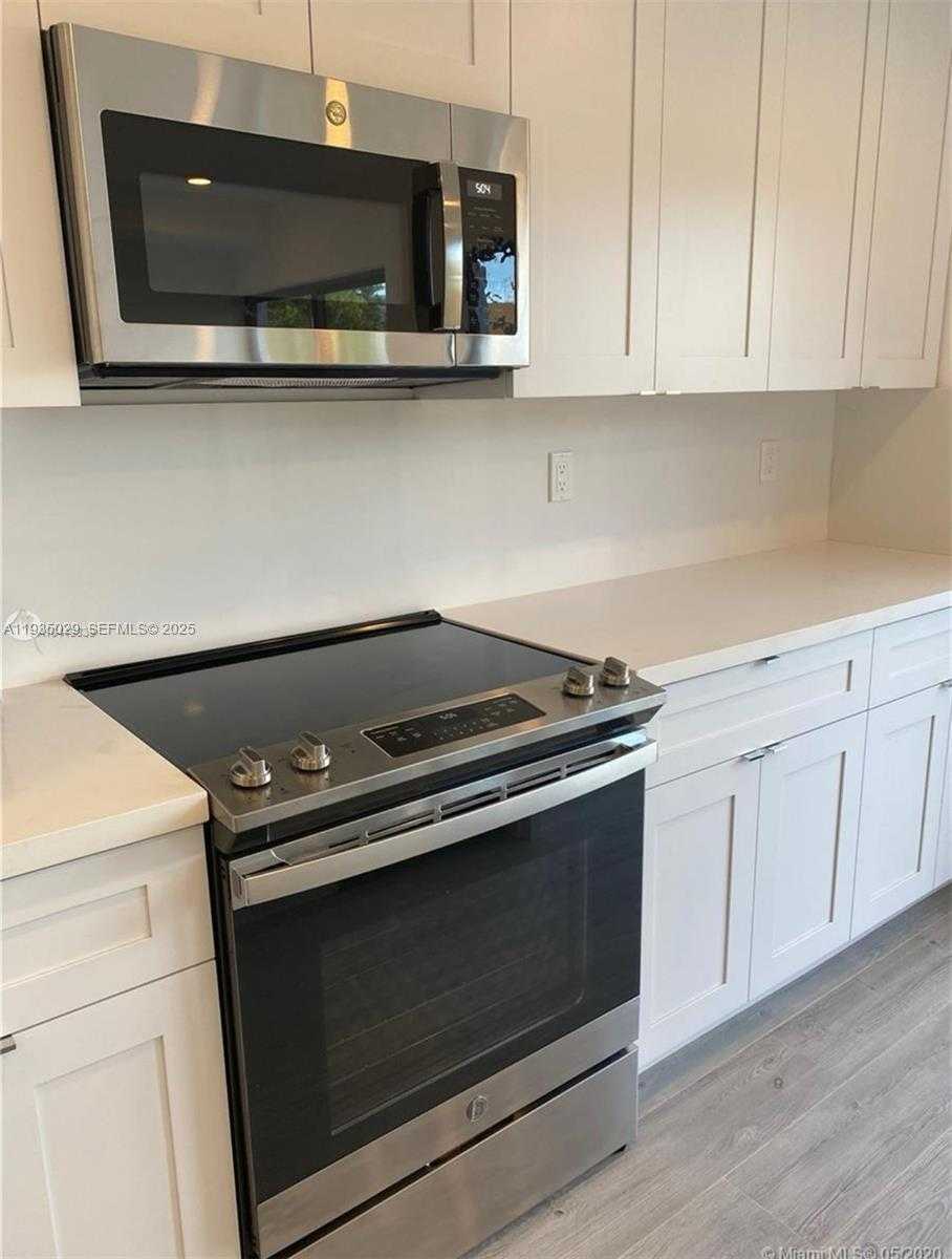 Small Image of 3721 SOUTH WEST 88TH PL #B, Miami Number 9