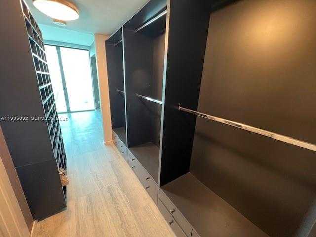 Small Image of 900 BISCAYNE BLVD #5605, Miami Number 22