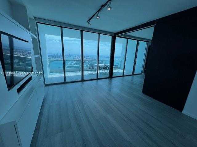 Small Image of 900 BISCAYNE BLVD #5605, Miami Number 4