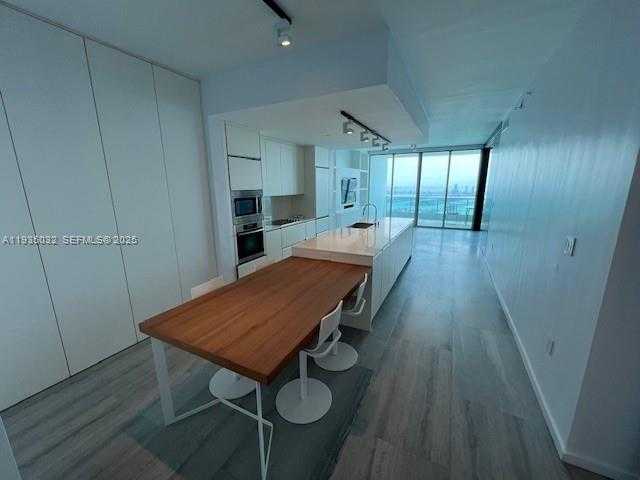 Small Image of 900 BISCAYNE BLVD #5605, Miami Number 7