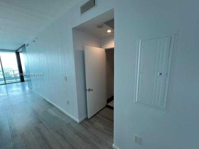 Small Image of 900 BISCAYNE BLVD #5605, Miami Number 8