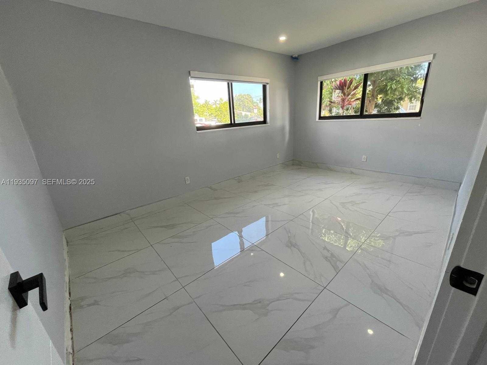 Small Image of 575 NORTH EAST 179TH DR, North Miami Beach Number 12