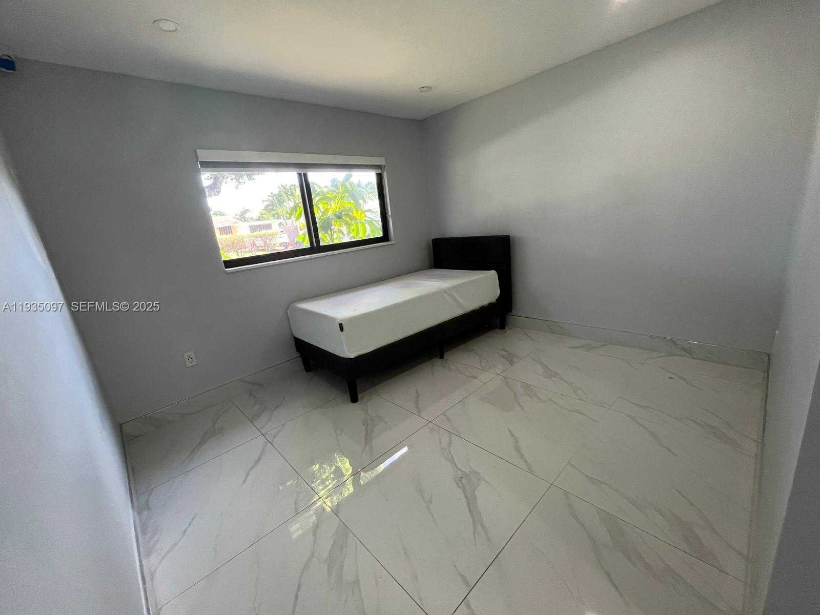 Small Image of 575 NORTH EAST 179TH DR, North Miami Beach Number 13