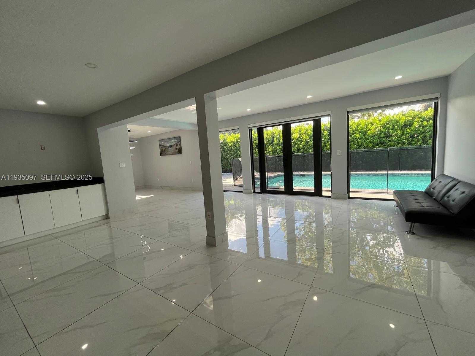 Small Image of 575 NORTH EAST 179TH DR, North Miami Beach Number 3