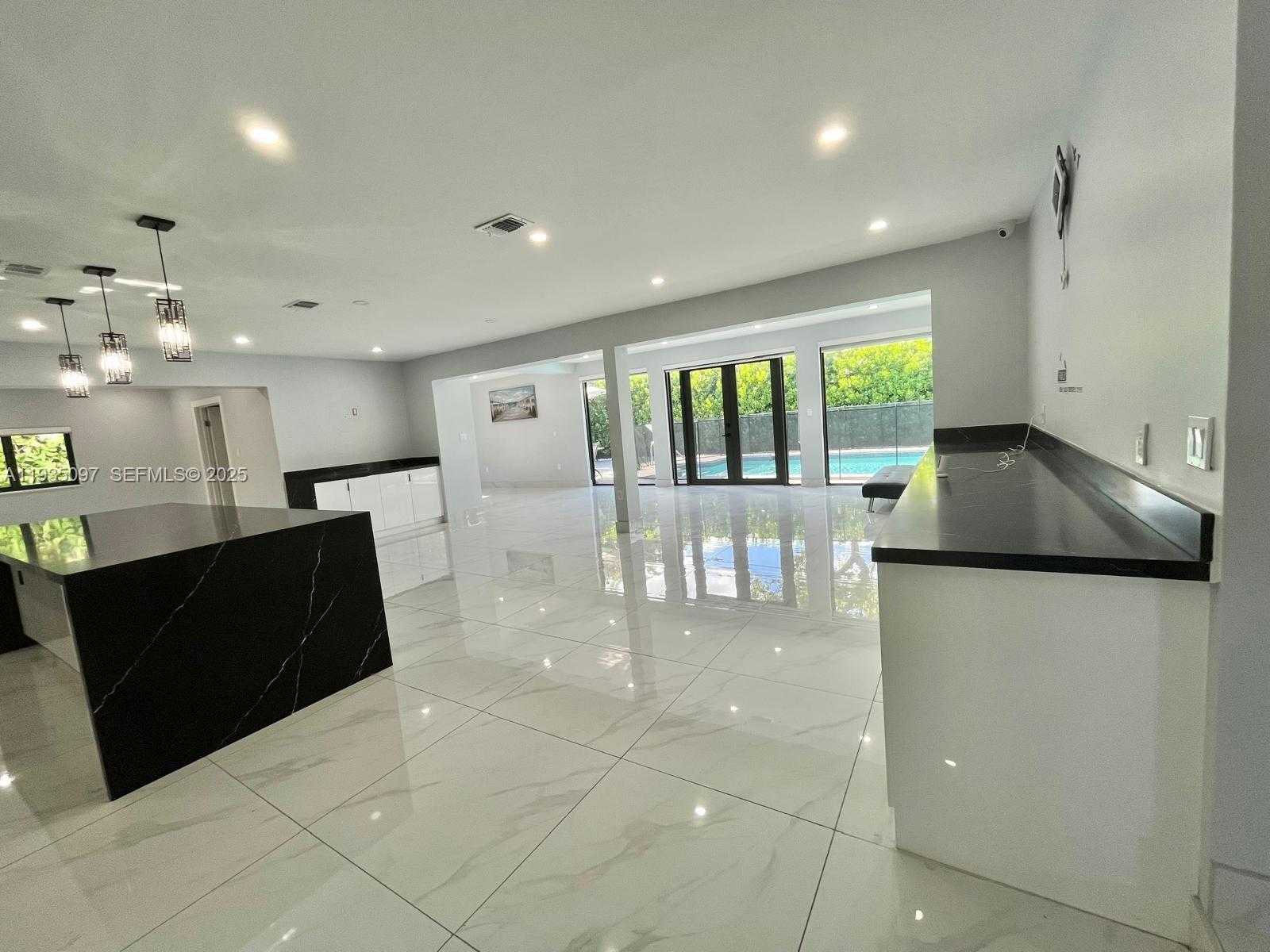 Small Image of 575 NORTH EAST 179TH DR, North Miami Beach Number 5