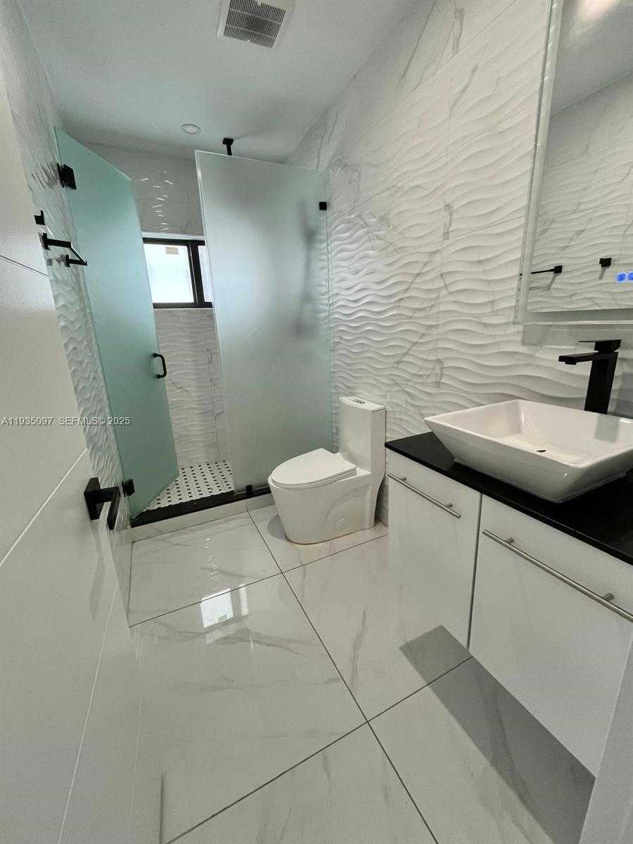 Small Image of 575 NORTH EAST 179TH DR, North Miami Beach Number 7