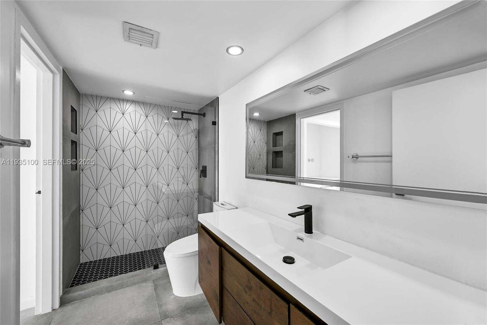 Small Image of 7601 EAST TREASURE DR #920, North Bay Village Number 19