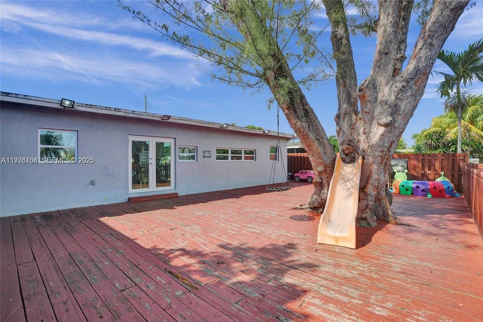 Small Image of 4185 SOUTH WEST 49TH CT, Dania Beach Number 18