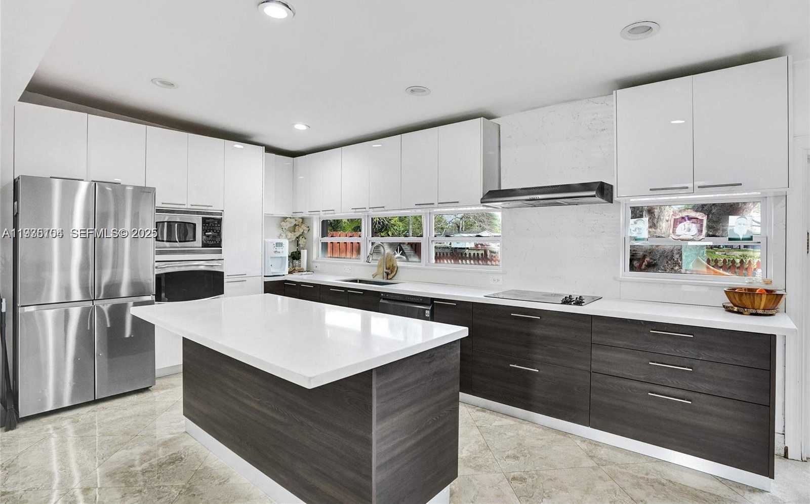 Small Image of 4185 SOUTH WEST 49TH CT, Dania Beach Number 3