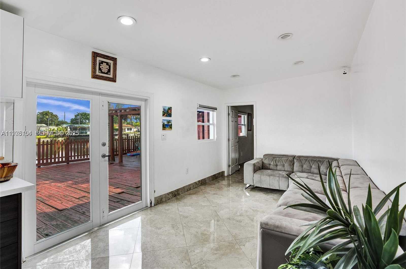 Small Image of 4185 SOUTH WEST 49TH CT, Dania Beach Number 8