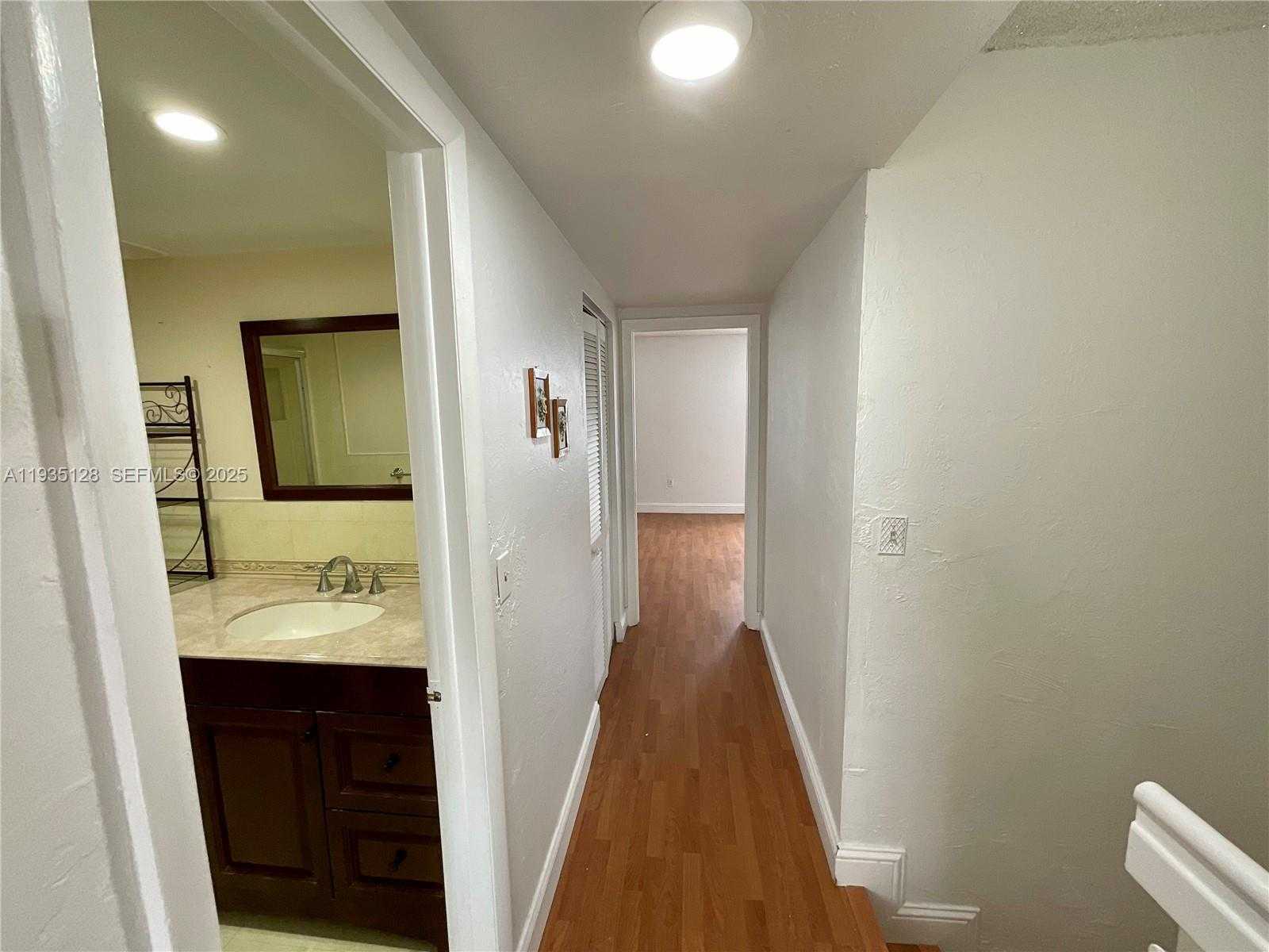 Small Image of 895 WEST 79TH PL, Hialeah Number 13