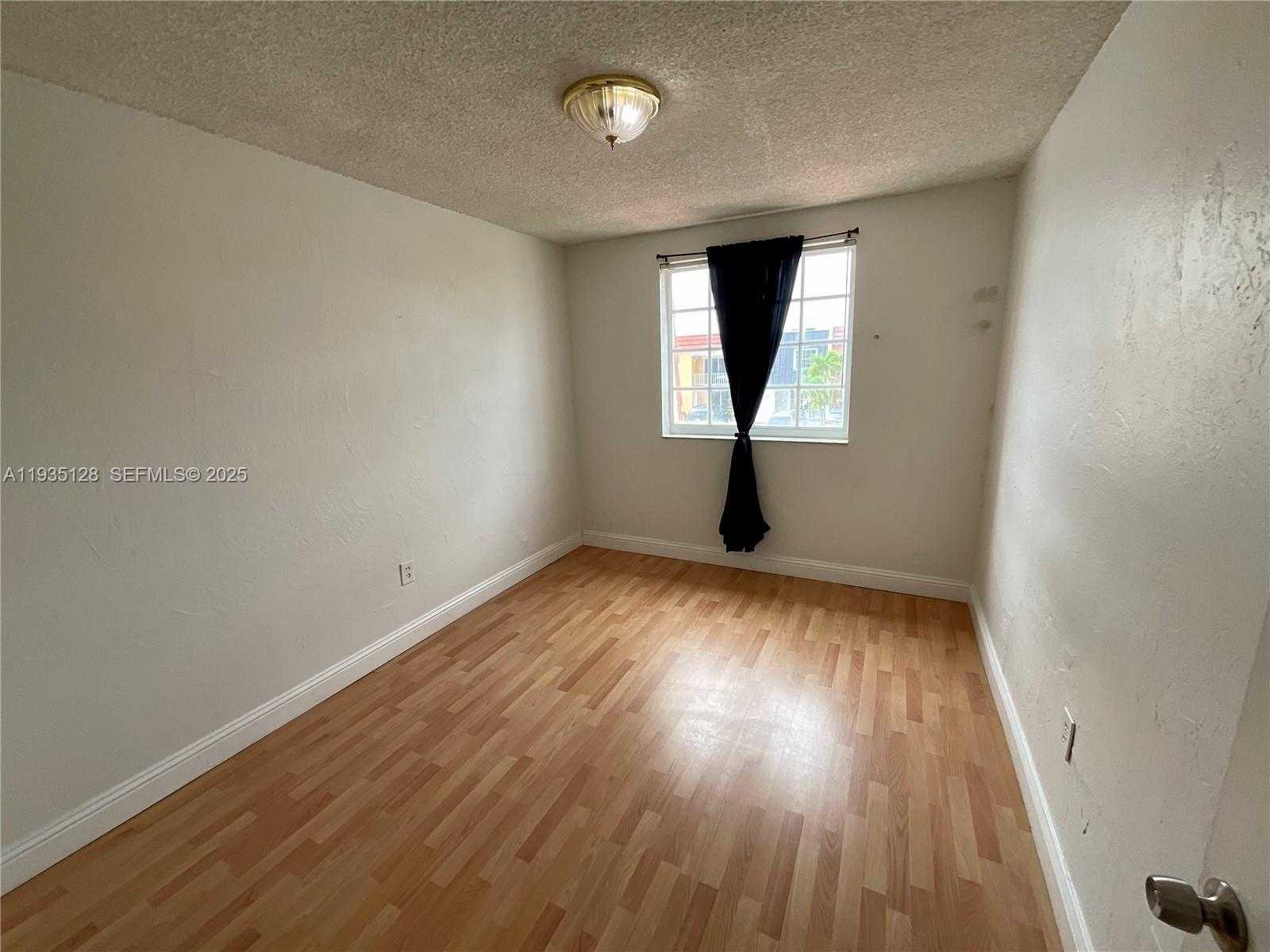 Small Image of 895 WEST 79TH PL, Hialeah Number 17