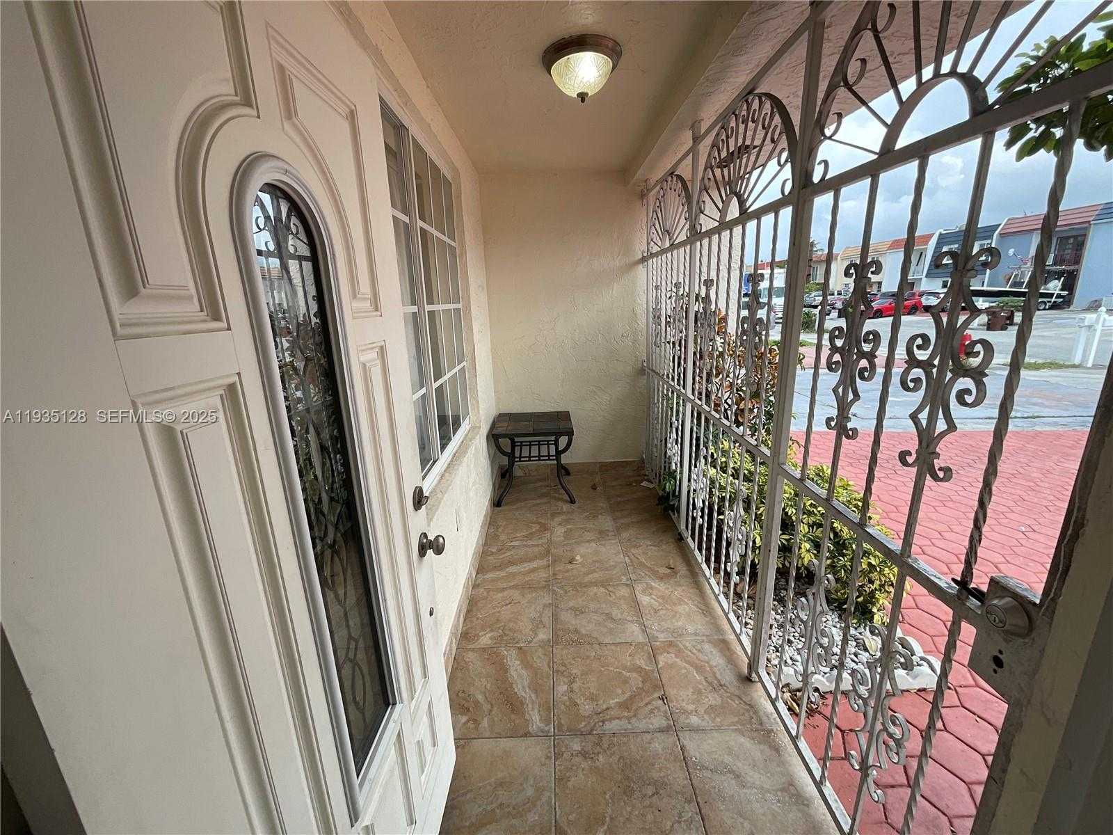 Small Image of 895 WEST 79TH PL, Hialeah Number 2