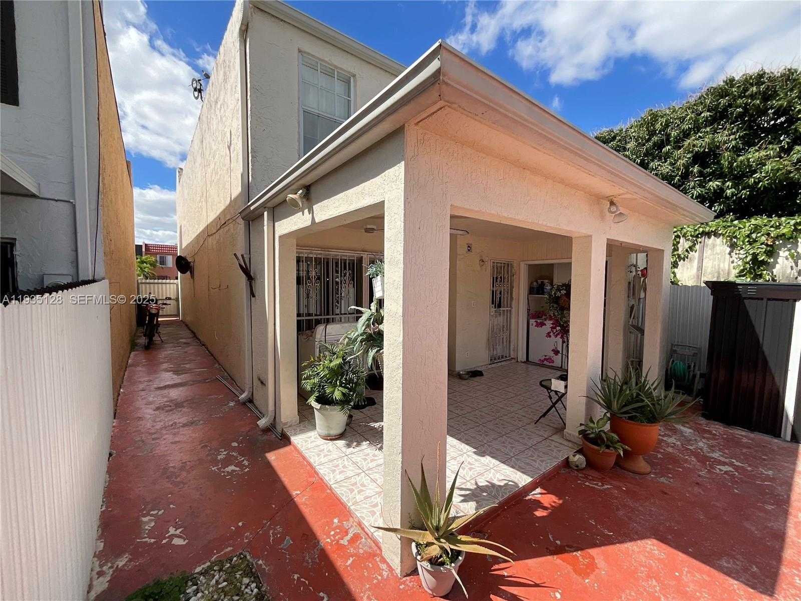 Small Image of 895 WEST 79TH PL, Hialeah Number 28