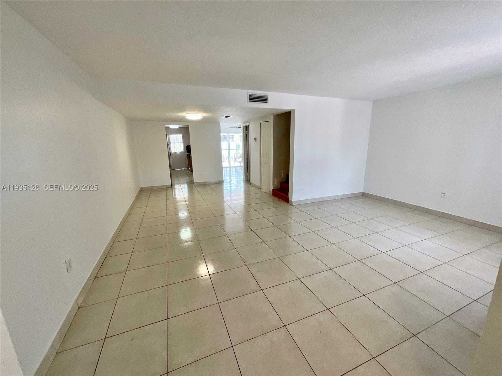 Small Image of 895 WEST 79TH PL, Hialeah Number 3