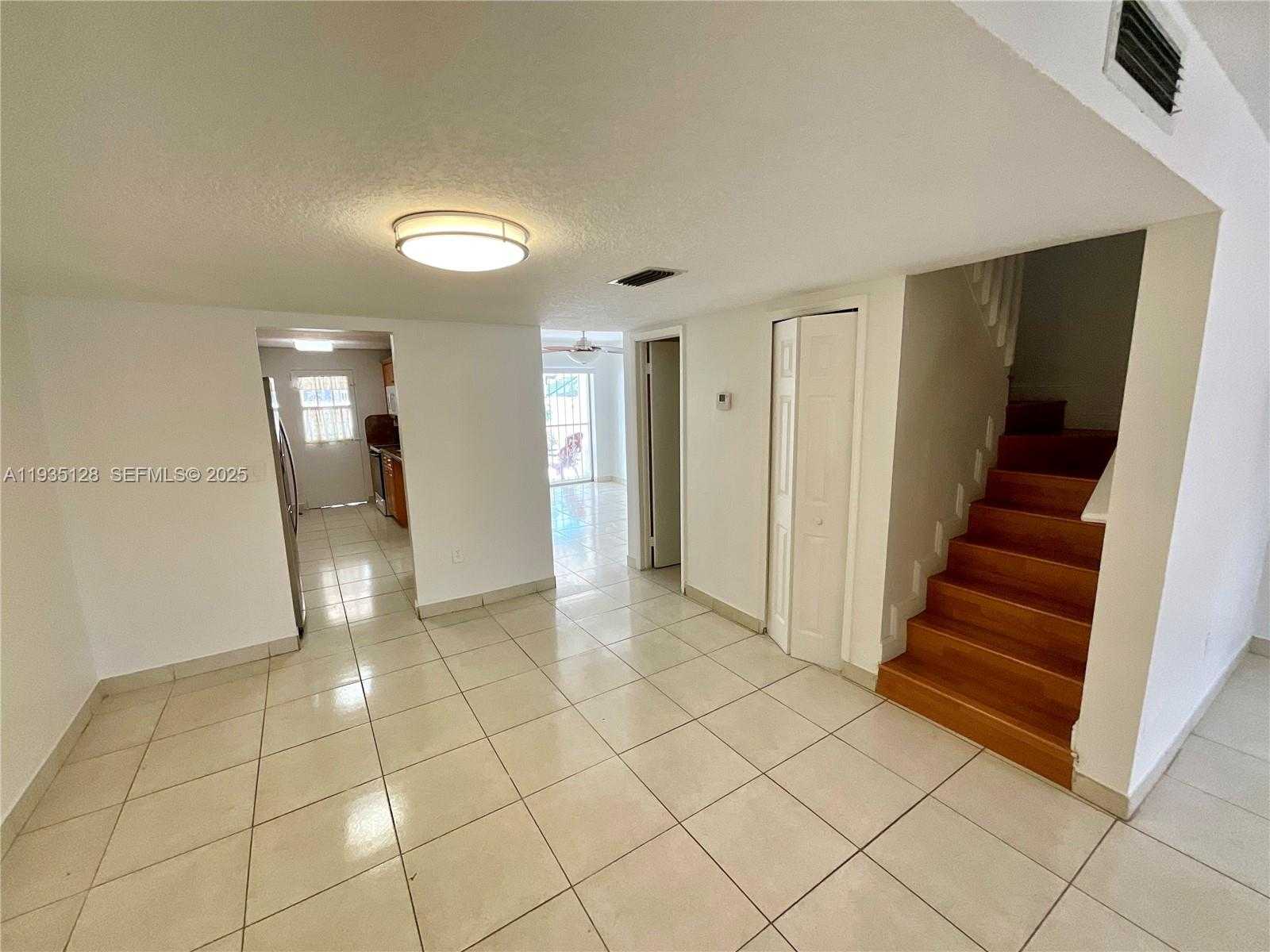 Small Image of 895 WEST 79TH PL, Hialeah Number 4