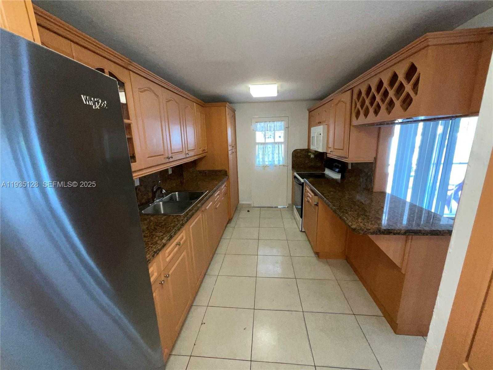 Small Image of 895 WEST 79TH PL, Hialeah Number 6