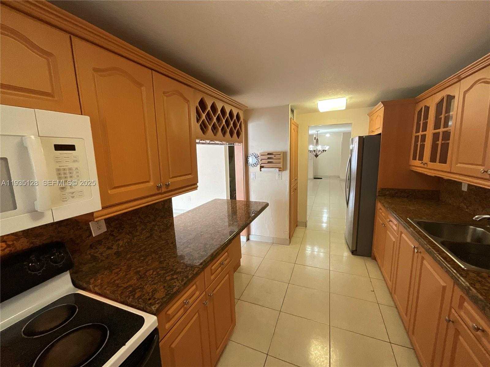 Small Image of 895 WEST 79TH PL, Hialeah Number 7