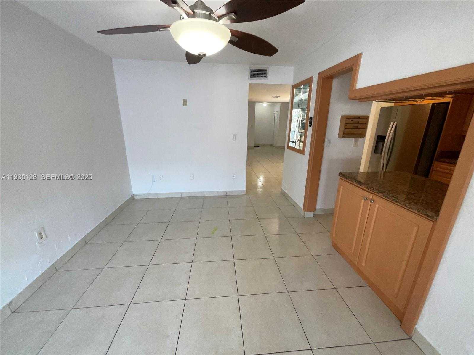 Small Image of 895 WEST 79TH PL, Hialeah Number 9