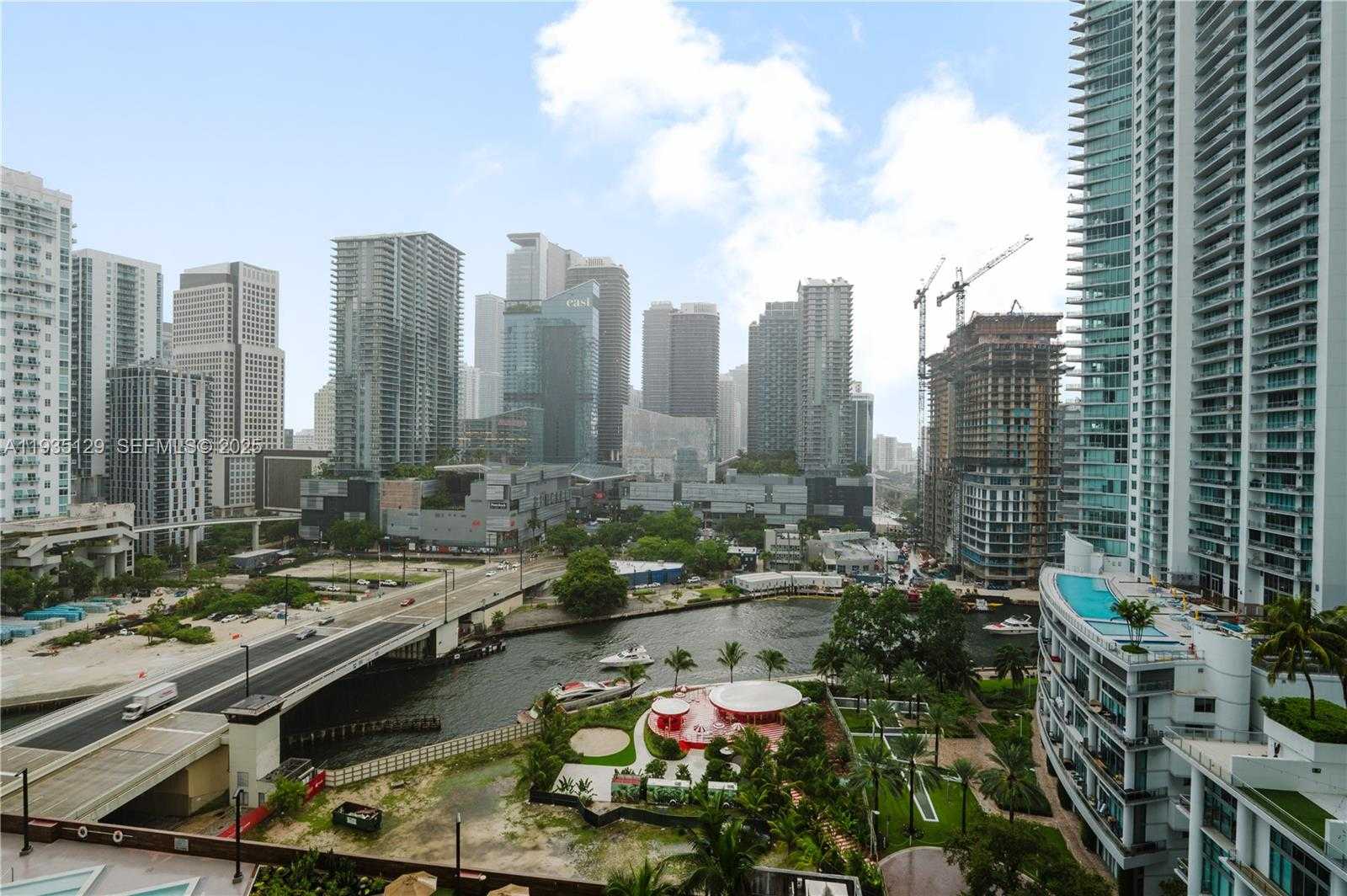 Small Image of 350 SOUTH MIAMI AVE #1814, Miami Number 25