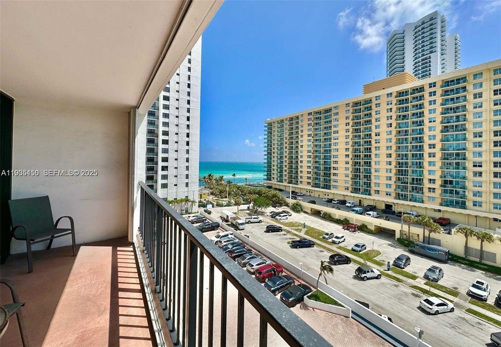 Small Image of 2401 SOUTH OCEAN DR #707, Hollywood Number 9