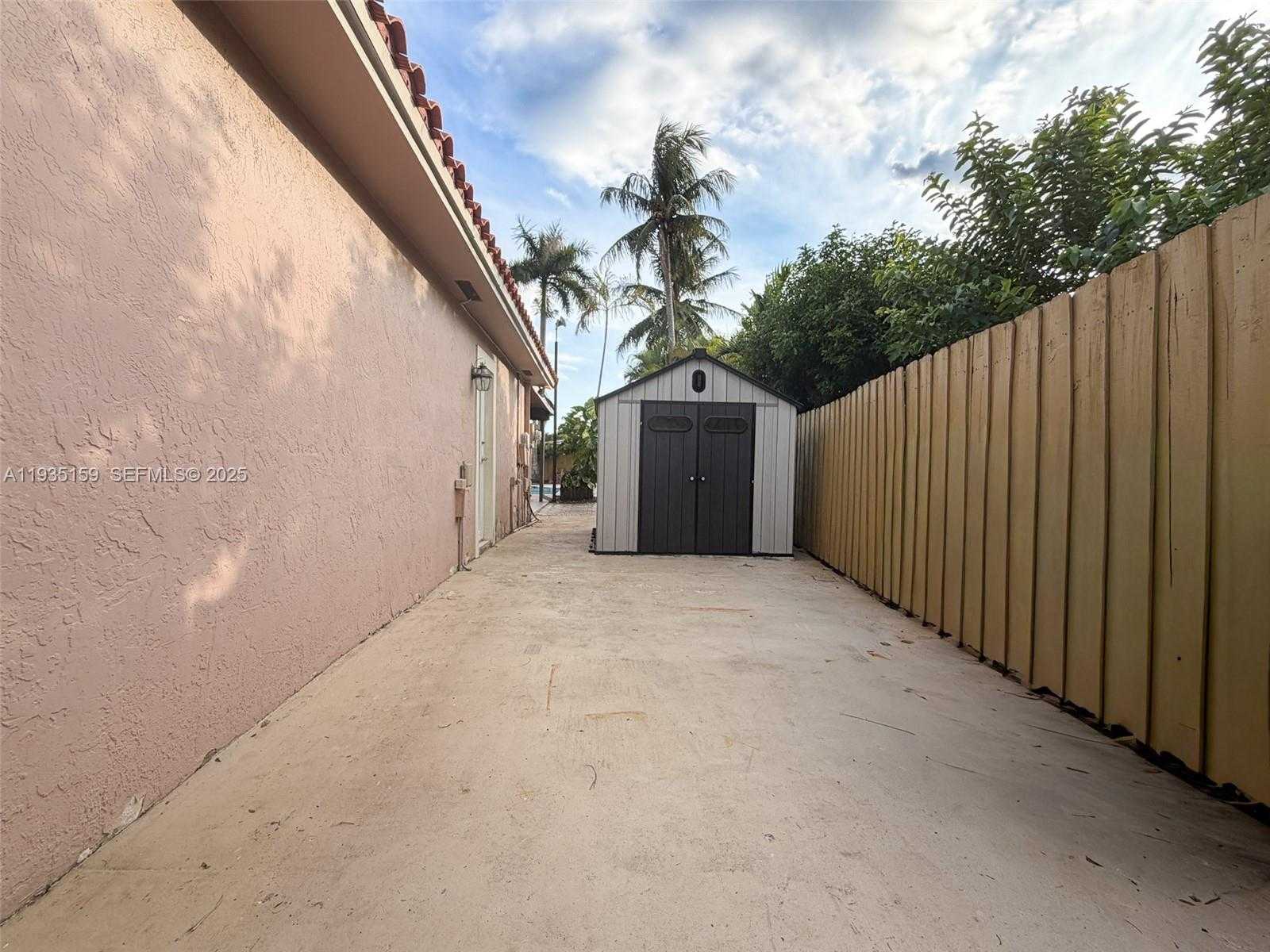 Small Image of 12250 SOUTH WEST 2ND ST, Miami Number 23