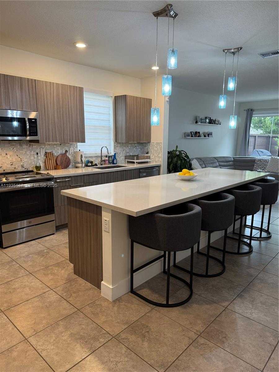 Small Image of 15822 NORTH WEST 91ST AVE, Miami Lakes Number 3