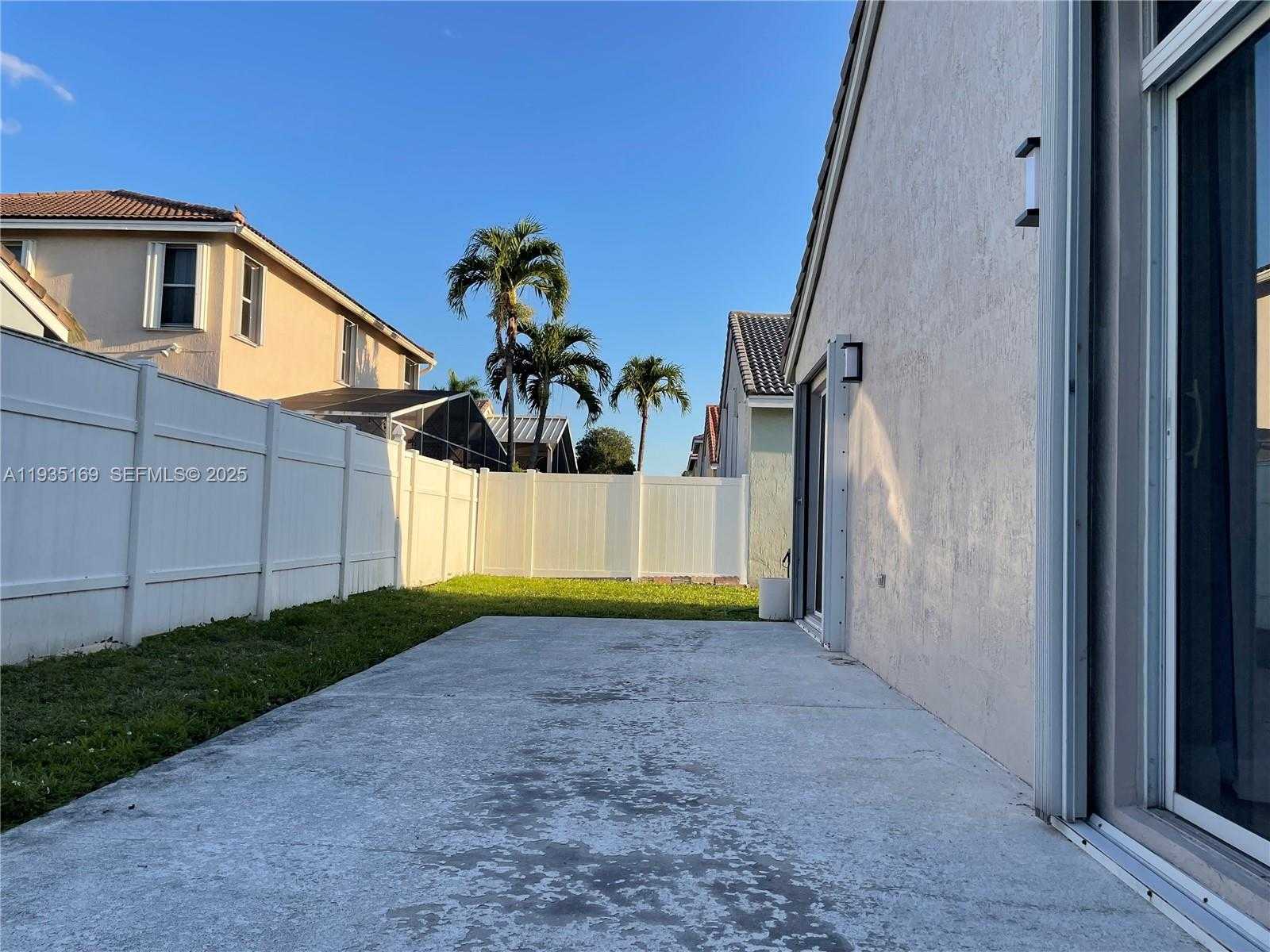 Small Image of 1775 NORTH WEST 166TH AVE, Pembroke Pines Number 13