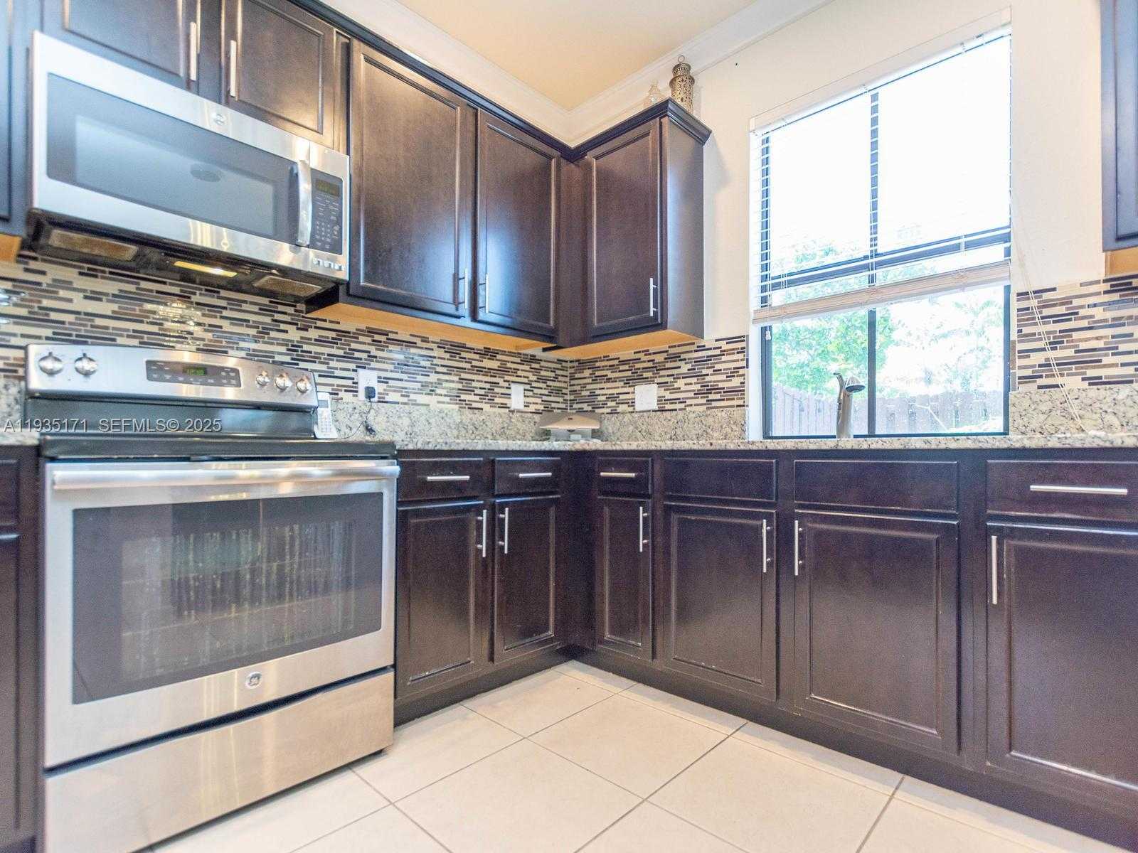 Small Image of 12320 SOUTH VILLAGE CIR #12320, Davie Number 10