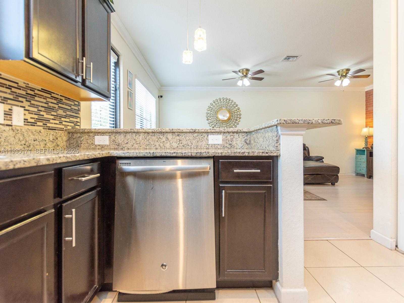 Small Image of 12320 SOUTH VILLAGE CIR #12320, Davie Number 11