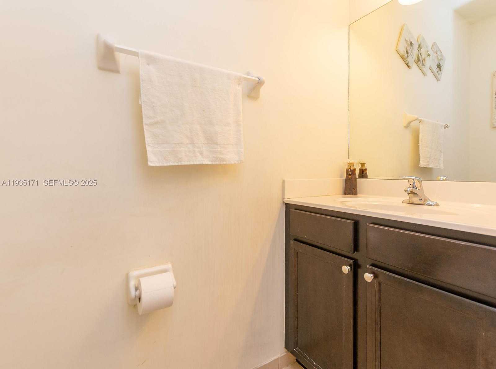 Small Image of 12320 SOUTH VILLAGE CIR #12320, Davie Number 15