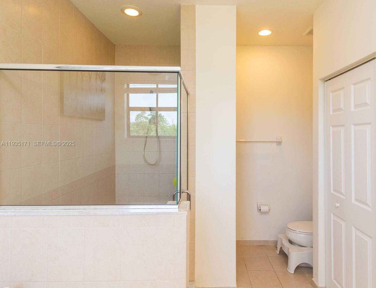 Small Image of 12320 SOUTH VILLAGE CIR #12320, Davie Number 19