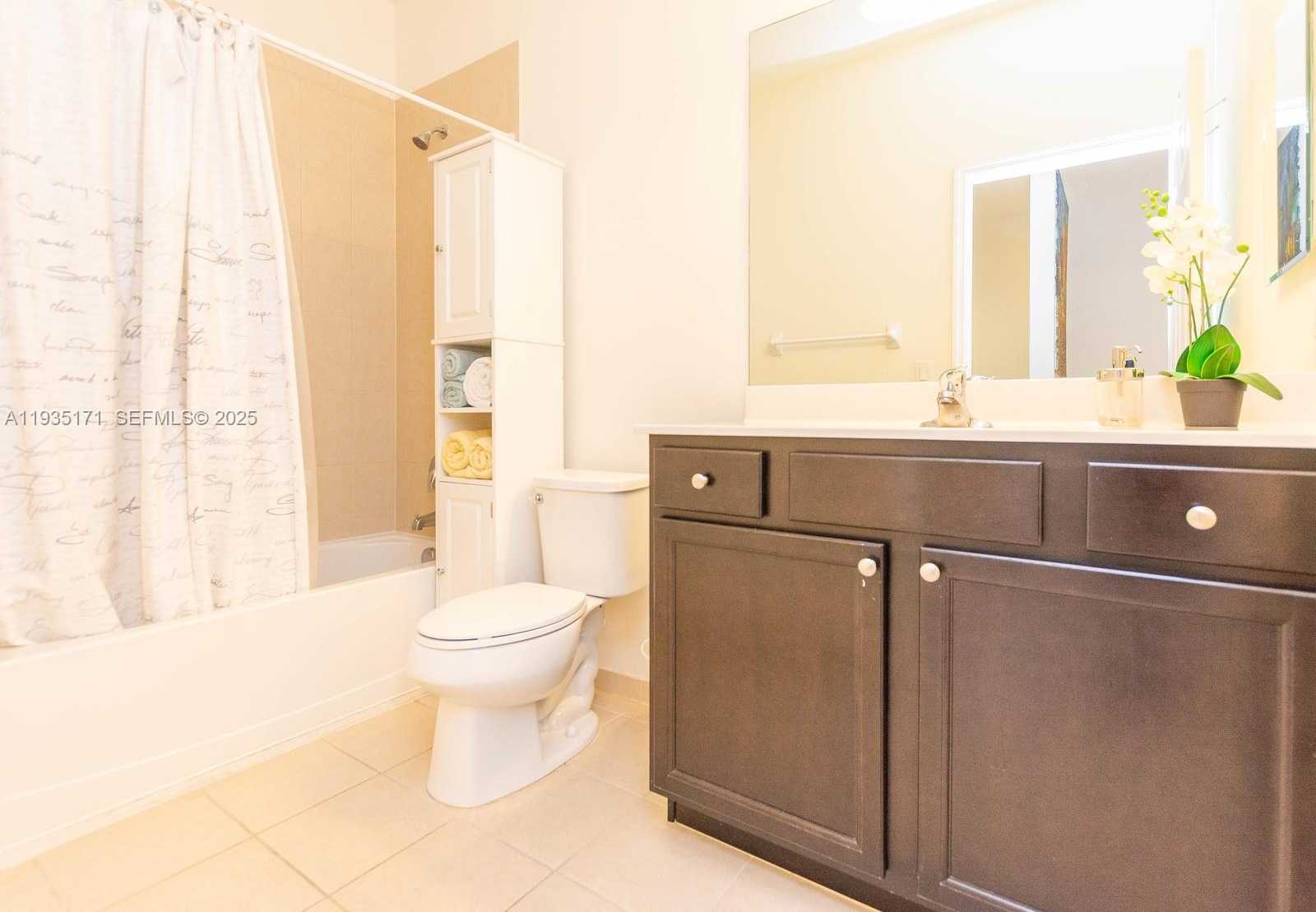 Small Image of 12320 SOUTH VILLAGE CIR #12320, Davie Number 22