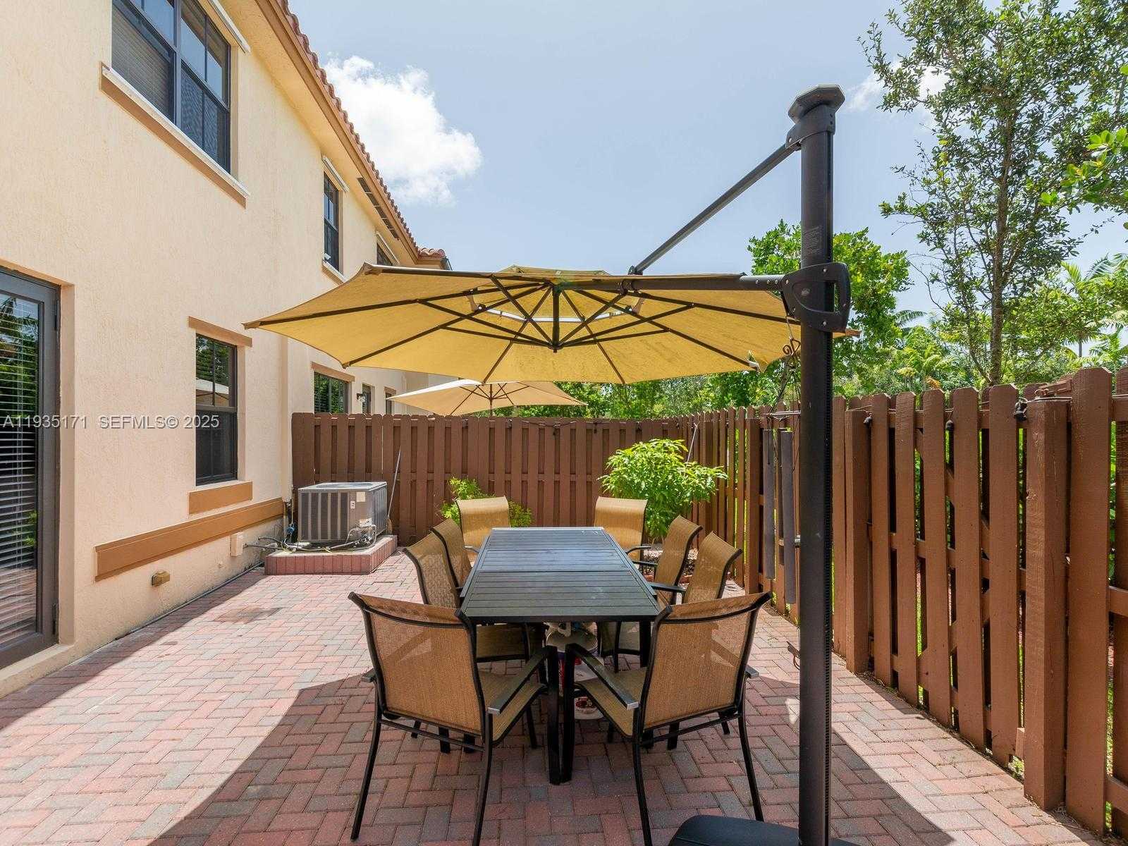 Small Image of 12320 SOUTH VILLAGE CIR #12320, Davie Number 30