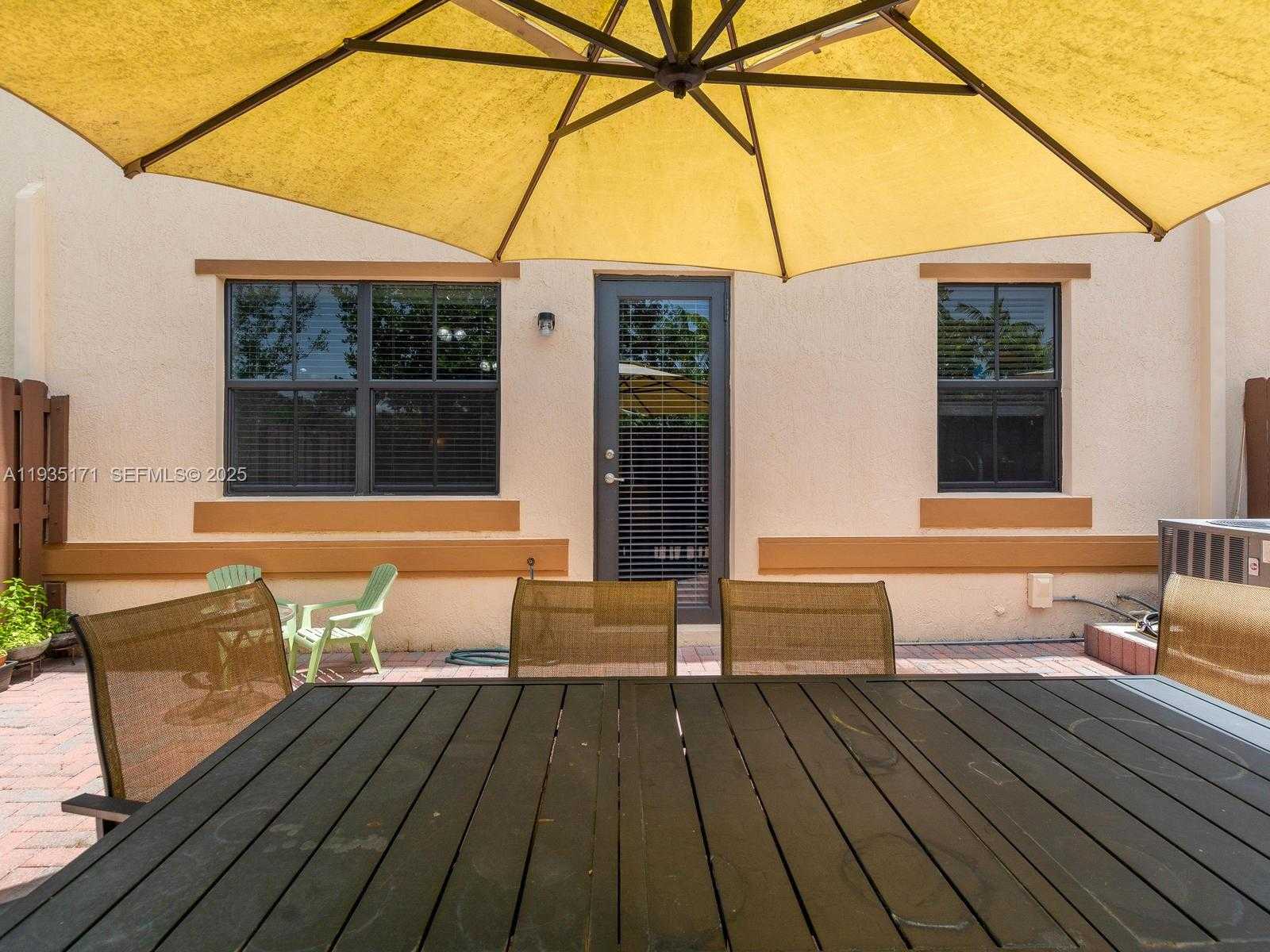 Small Image of 12320 SOUTH VILLAGE CIR #12320, Davie Number 31