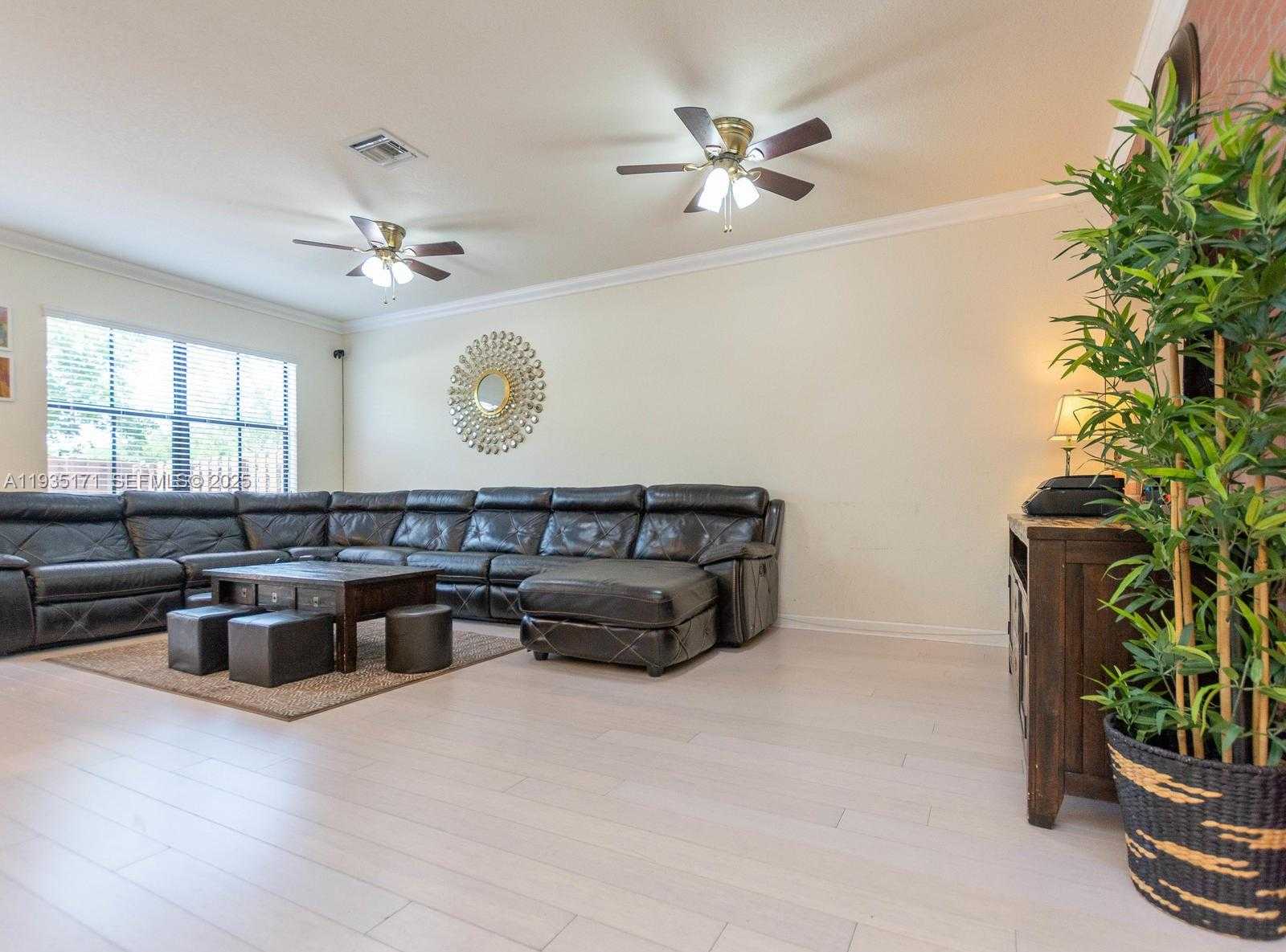 Small Image of 12320 SOUTH VILLAGE CIR #12320, Davie Number 8