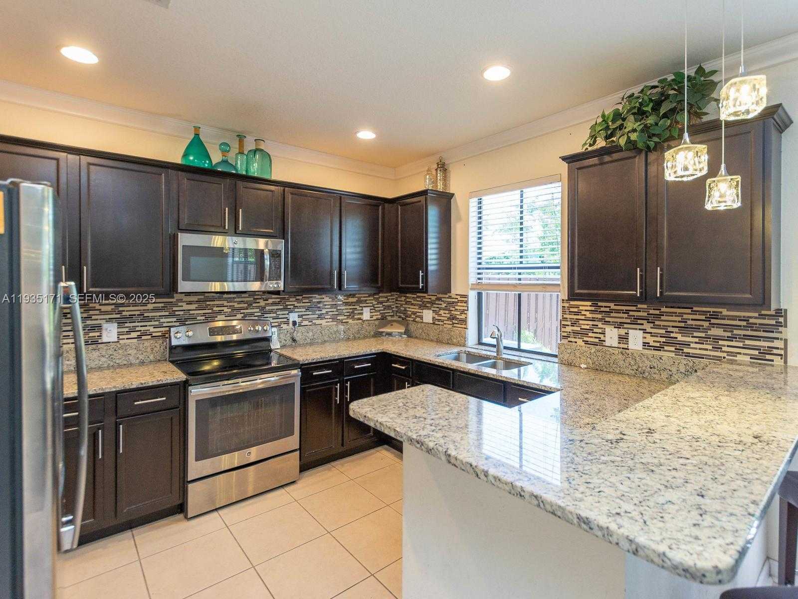 Small Image of 12320 SOUTH VILLAGE CIR #12320, Davie Number 9