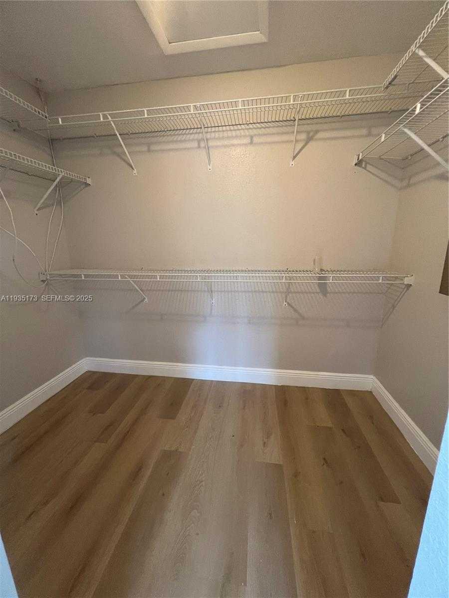 Small Image of 1075 SPYGLASS, Weston Number 11