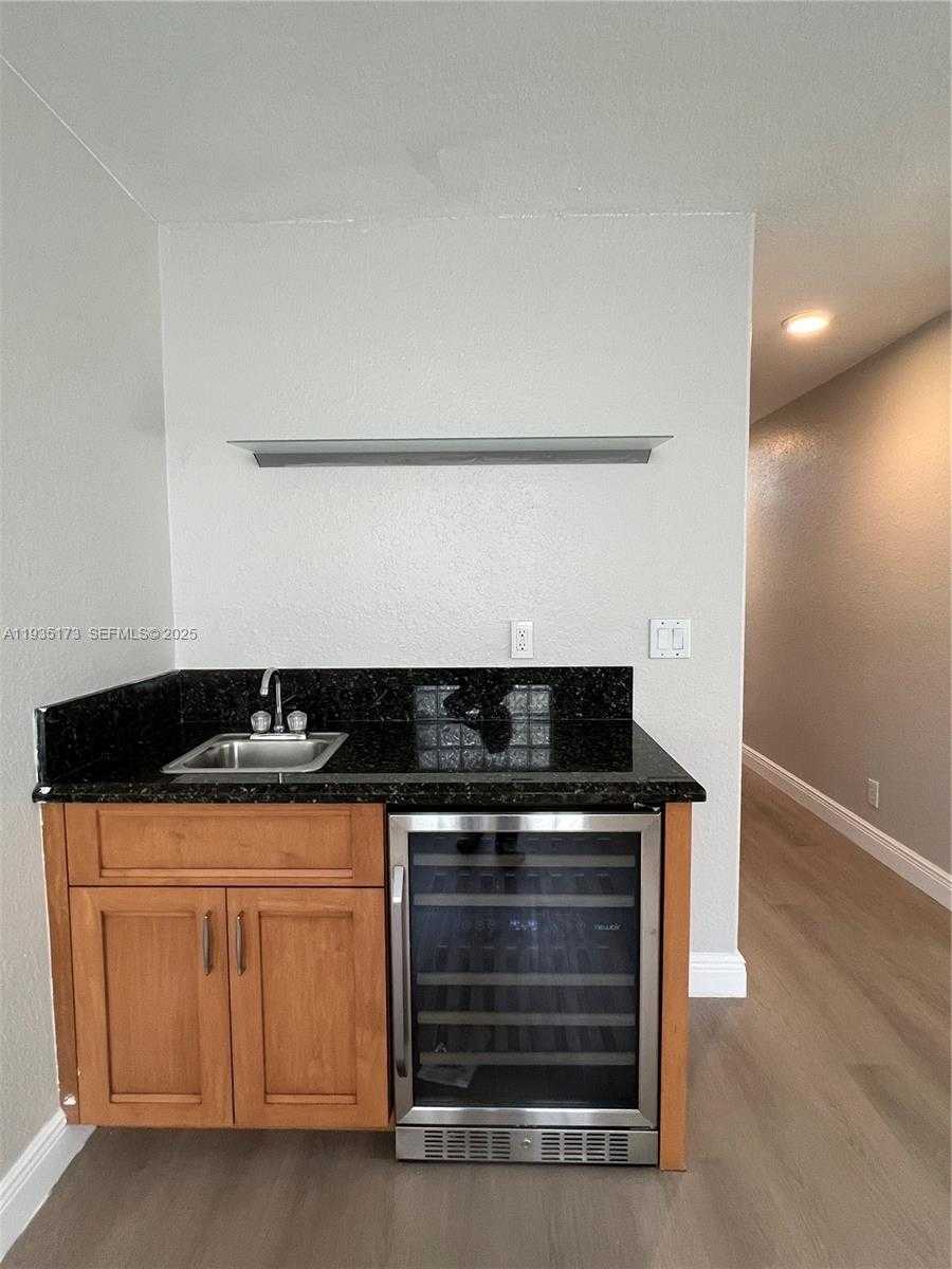 Small Image of 1075 SPYGLASS, Weston Number 15