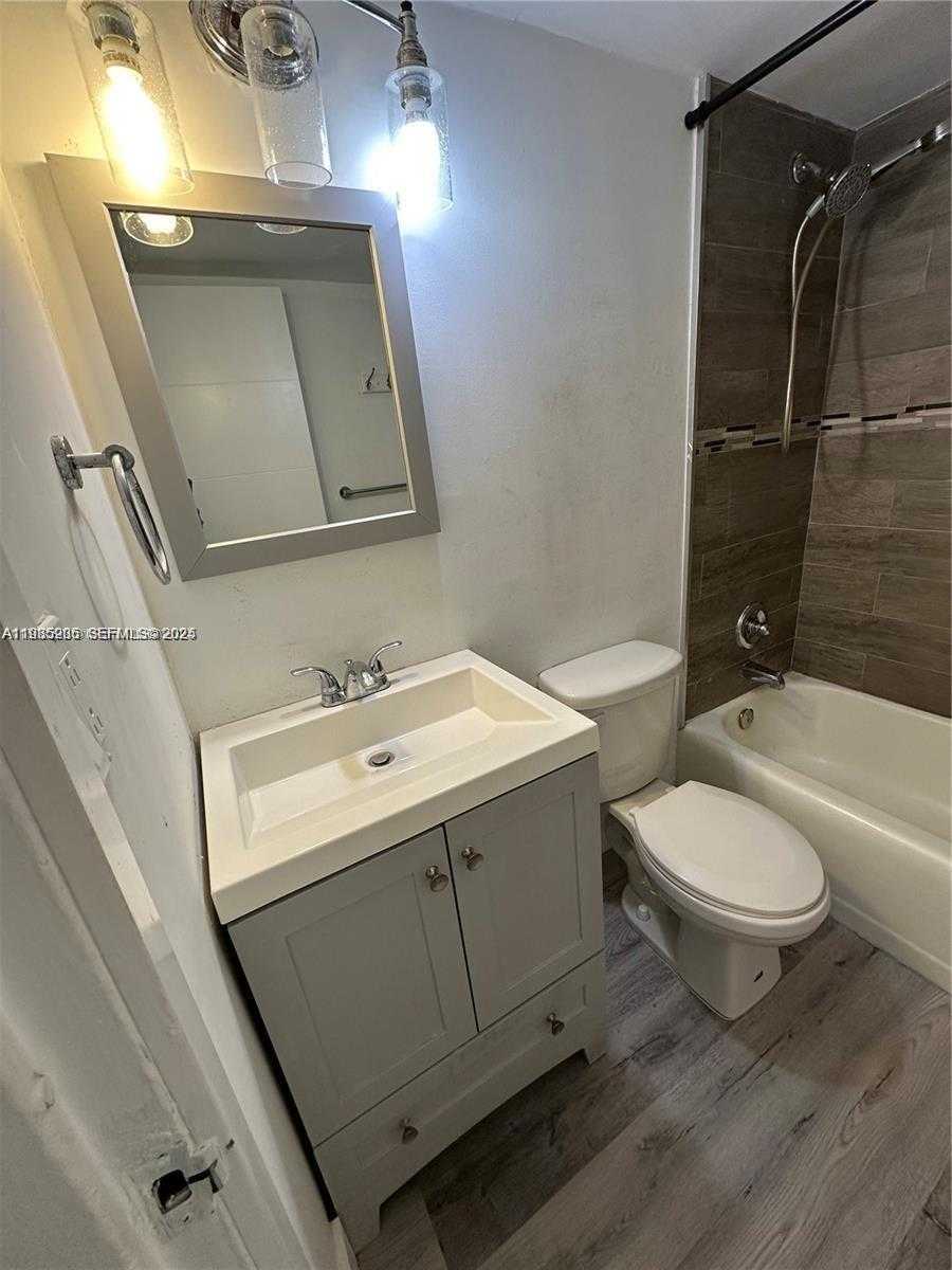 Small Image of 7545 EAST TREASURE DR #9H, North Bay Village Number 12