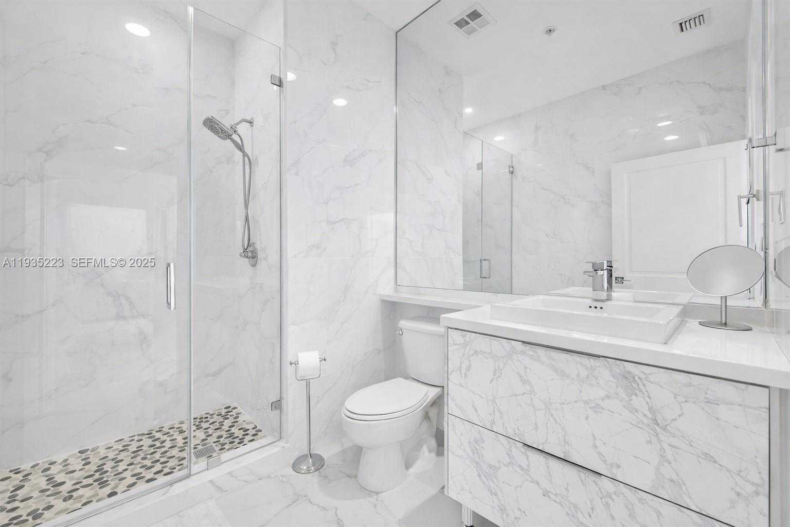 Small Image of 325 SOUTH BISCAYNE BLVD #14, Miami Number 10