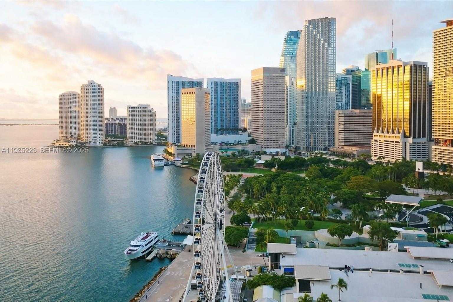 Small Image of 325 SOUTH BISCAYNE BLVD #14, Miami Number 12