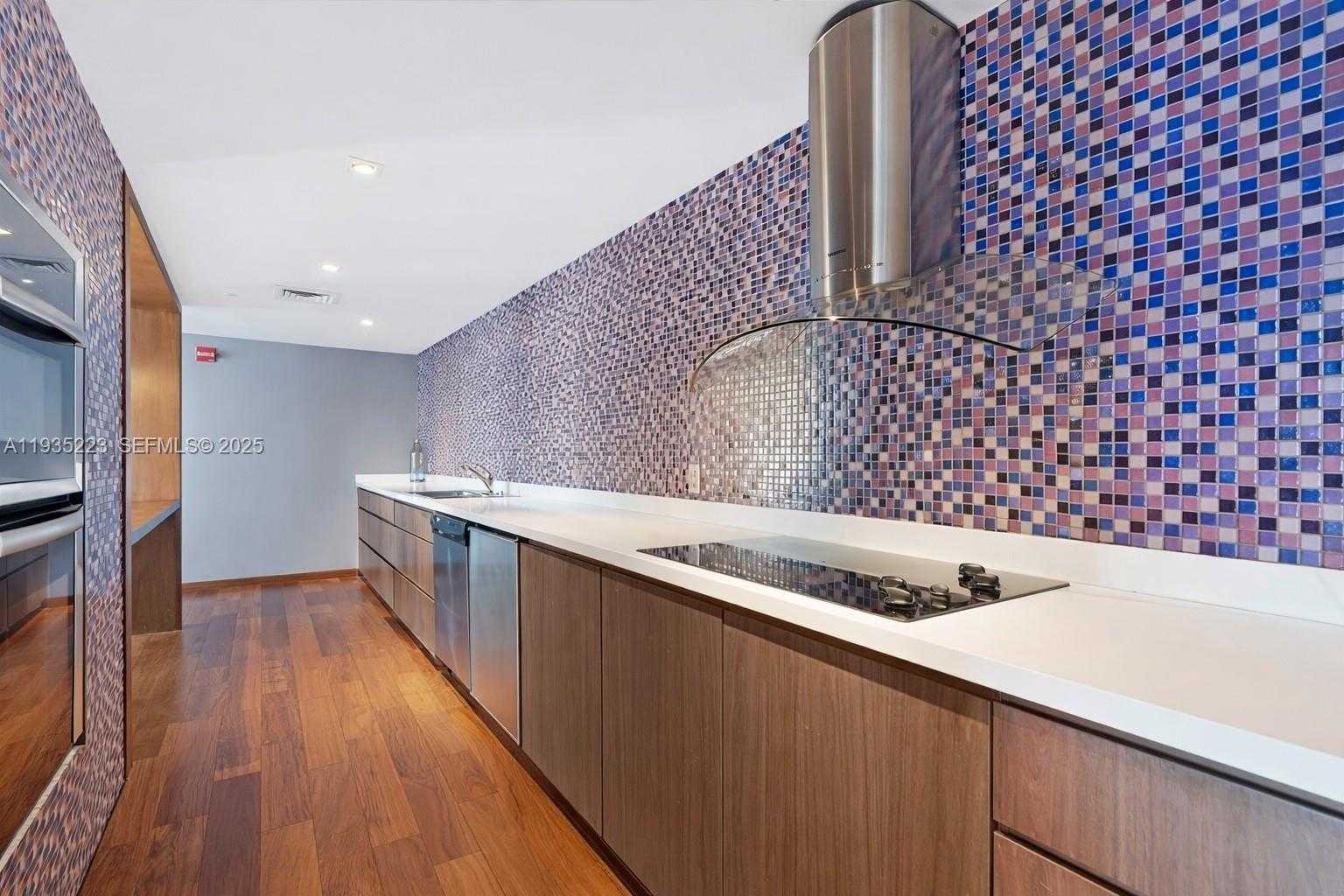 Small Image of 325 SOUTH BISCAYNE BLVD #14, Miami Number 13